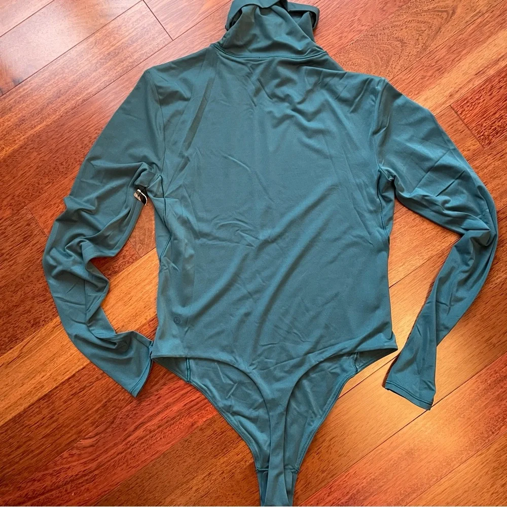 lululemon athletica stylish teal